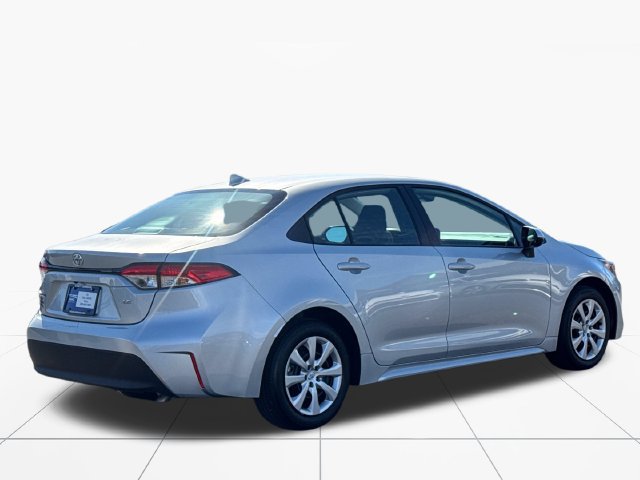 Used 2026 Toyota Corolla LE FWD image 6