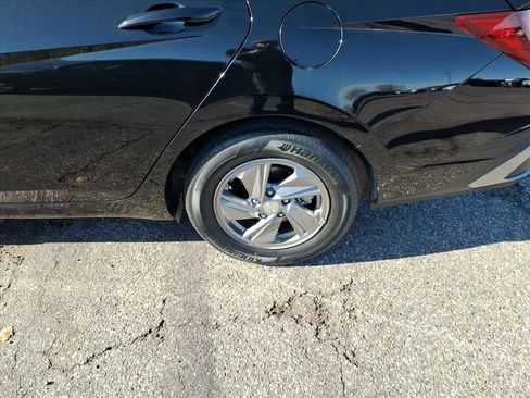 Used 2025 Hyundai Elantra SE image 21
