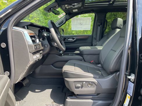 New 2026 GMC Yukon Denali w/ Denali Reserve Package AWD/4WD image 14