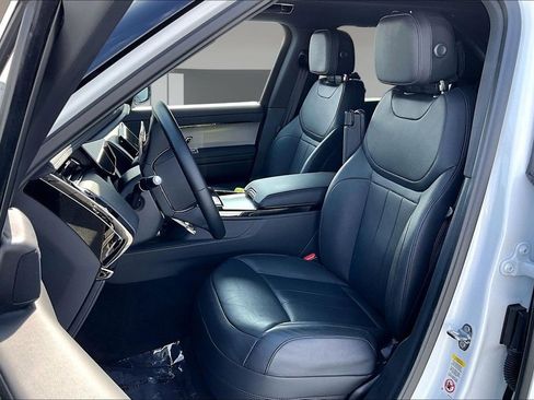 Used 2025 Land Rover Range Rover Sport image 19