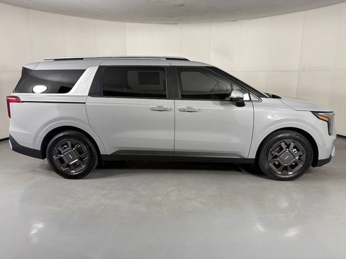 New 2026 Kia Carnival EX FWD image 9
