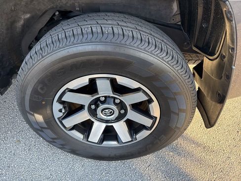 Used 2022 Toyota 4Runner TRD Off-Road Premium image 6