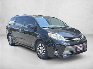 Used 2018 Toyota Sienna XLE FWD video 3