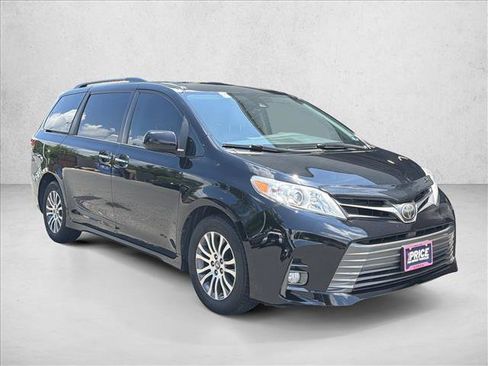 Used 2018 Toyota Sienna XLE FWD image 3