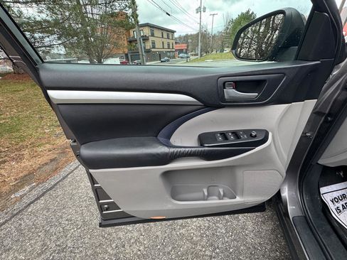 Used 2016 Toyota Highlander XLE w/ Protection Package #3 image 17