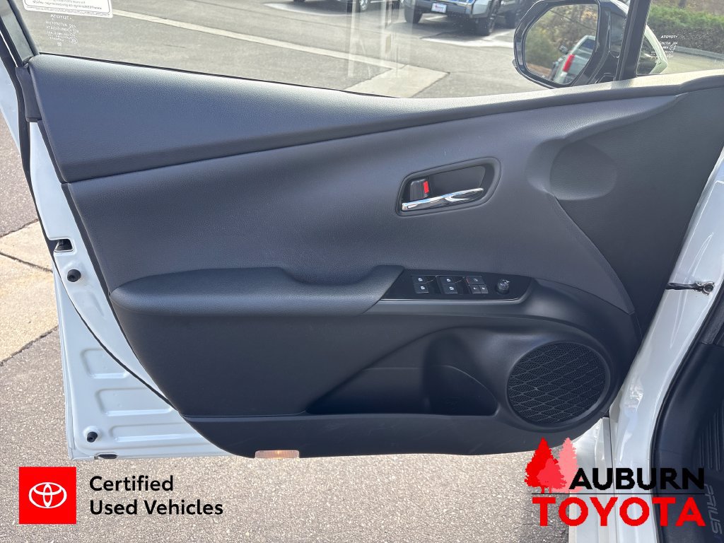 Certified 2017 Toyota Prius Prime Advanced w/ Carpet Mat Package FWD image 10