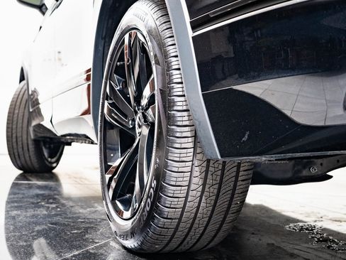 Used 2024 Volkswagen Tiguan SE R-Line image 42