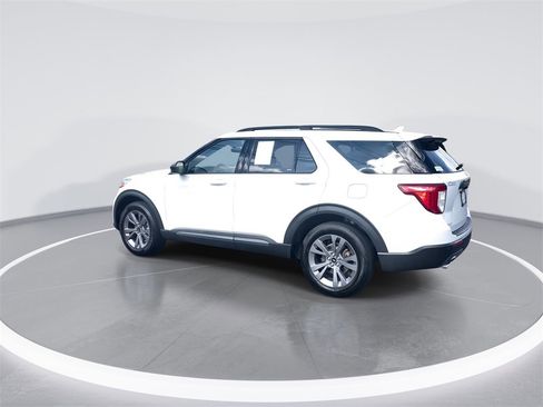 Used 2023 Ford Explorer XLT w/ Equipment Group 202A image 6