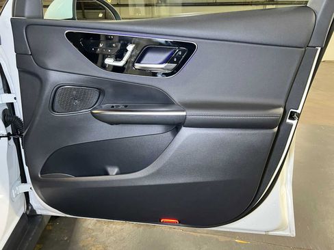 Used 2026 Mercedes-Benz GLC 300 4MATIC image 10