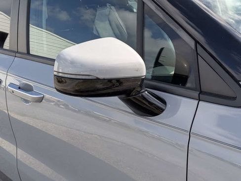 Used 2024 Kia Carnival EX FWD image 10
