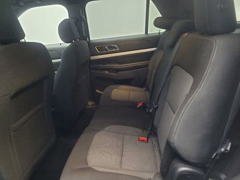 Used 2017 Ford Explorer XLT FWD image 18