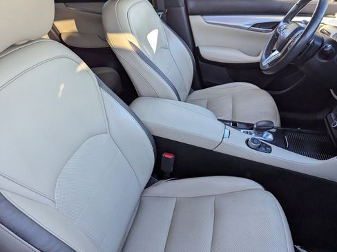 Used 2019 INFINITI QX50 Essential w/ Proassist Package image 11