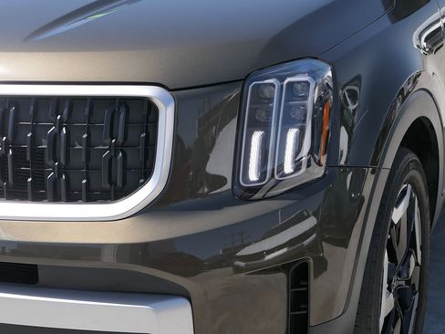 Used 2023 Kia Telluride EX w/ EX Captain's Chair Package AWD/4WD image 8