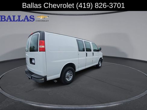 Used 2014 Chevrolet Express 2500 RWD image 9