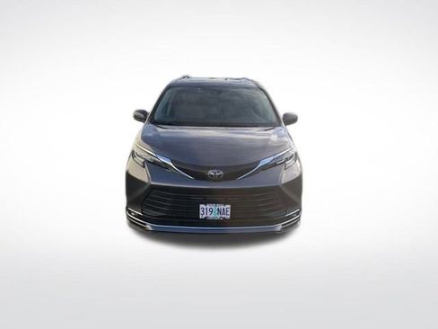 Used 2021 Toyota Sienna XLE image 8