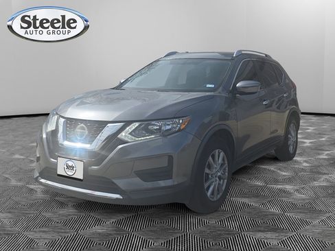 Used 2018 Nissan Rogue SV image 1