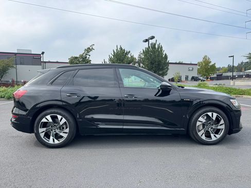 Used 2022 Audi e-tron Premium w/ Convenience Plus Package AWD/4WD image 12