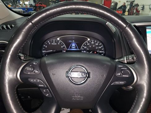 Used 2019 Nissan Pathfinder Platinum image 41