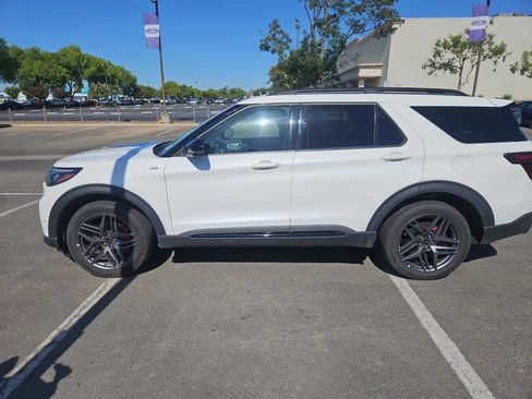 Used 2025 Ford Explorer ST-Line w/ ST-Line Street Pack AWD/4WD image 5