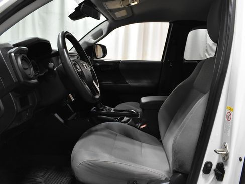 Used 2019 Toyota Tacoma SR image 6