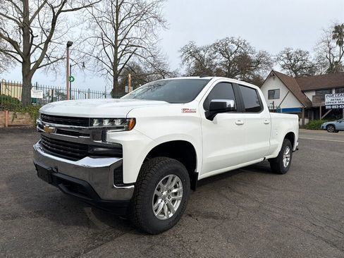 Used 2022 Chevrolet Silverado 1500 LT w/ Z71 Off-Road Package image 3