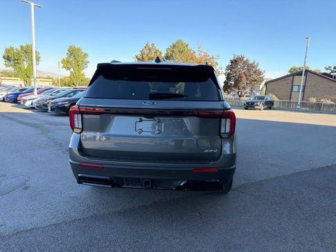 Used 2025 Ford Explorer ST-Line w/ ST-Line Street Pack AWD/4WD image 6