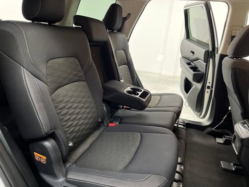 Used 2024 Nissan Pathfinder SV FWD image 21