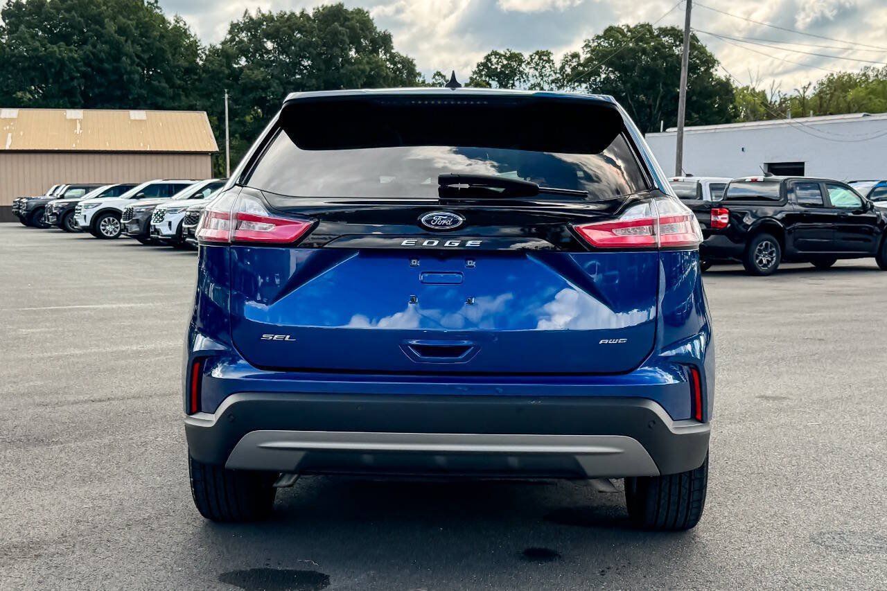 Used 2024 Ford Edge SEL w/ Convenience Package AWD/4WD image 4