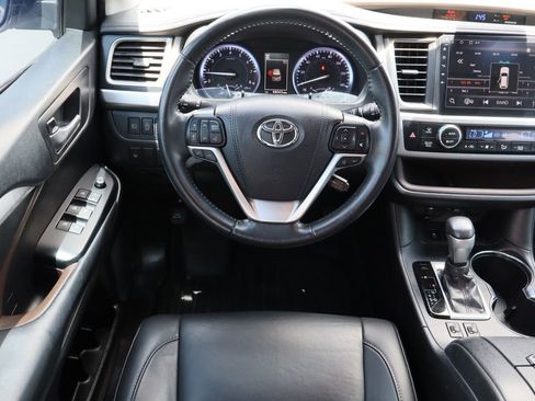Used 2019 Toyota Highlander XLE FWD image 23
