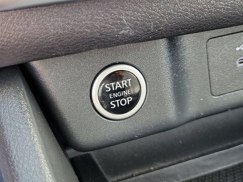 Used 2023 Nissan Rogue SV FWD image 29