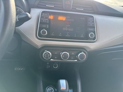 Used 2021 Nissan Versa SV image 13