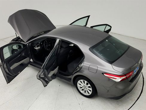 Used 2018 Toyota Camry LE image 42