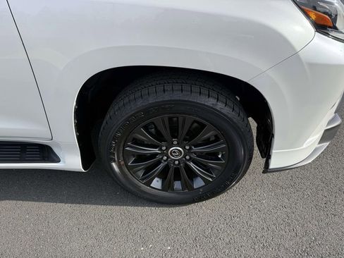 Used 2023 Lexus GX 460 Luxury w/ Sport Design Package image 7