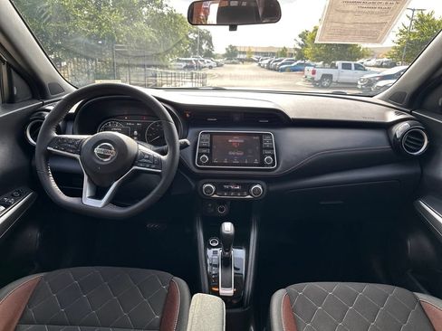 Used 2019 Nissan Kicks SR w/ Exterior Package FWD image 28