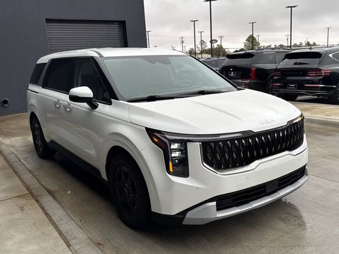 Used 2025 Kia Carnival image 10