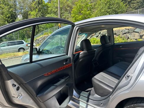 Used 2010 Subaru Legacy 2.5i Limited AWD/4WD image 12