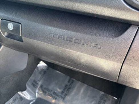 Used 2017 Toyota Tacoma SR5 image 22