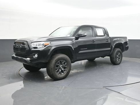 Used 2022 Toyota Tacoma SR5 w/ Technology Package AWD/4WD image 4