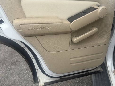 Used 2006 Ford Explorer XLT AWD/4WD image 8