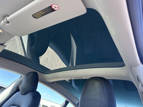 Used 2018 Tesla Model 3 Long Range image 32