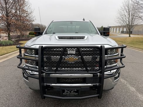 Used 2018 Chevrolet Silverado 2500 LT w/ LT Convenience Package image 3