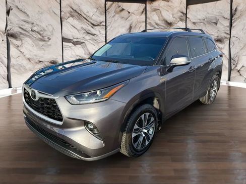 Used 2021 Toyota Highlander XLE image 7