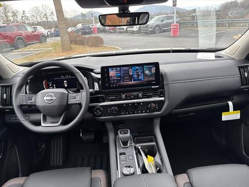 New 2026 Nissan Pathfinder Platinum image 8