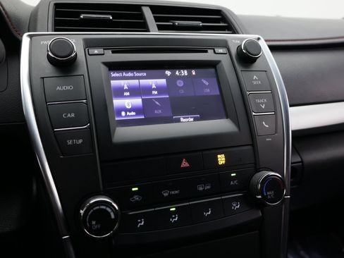Used 2017 Toyota Camry SE FWD image 16