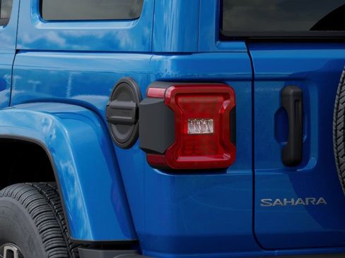 New 2025 Jeep Wrangler Unlimited Sahara AWD/4WD image 9
