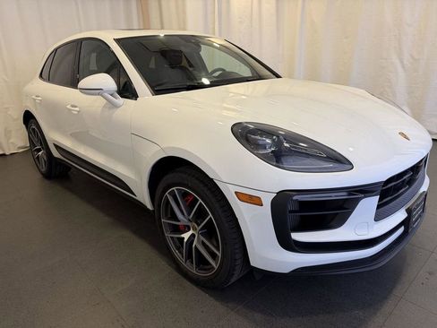 Certified 2023 Porsche Macan S AWD/4WD image 7