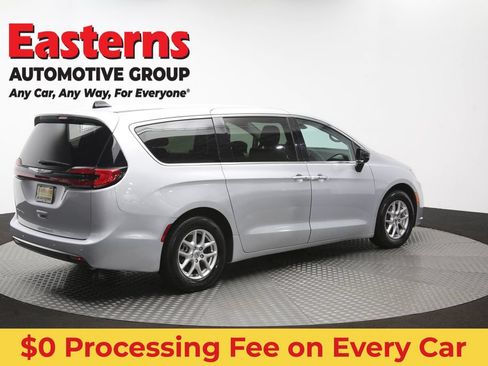 Used 2024 Chrysler Pacifica Touring-L FWD image 43