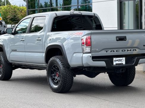 Used 2019 Toyota Tacoma TRD Off-Road w/ Technology Package AWD/4WD image 6