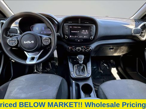 Used 2023 Kia Soul LX w/ LX Technology Package FWD image 8