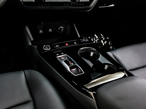 New 2025 Audi Q6 e-tron Premium image 6